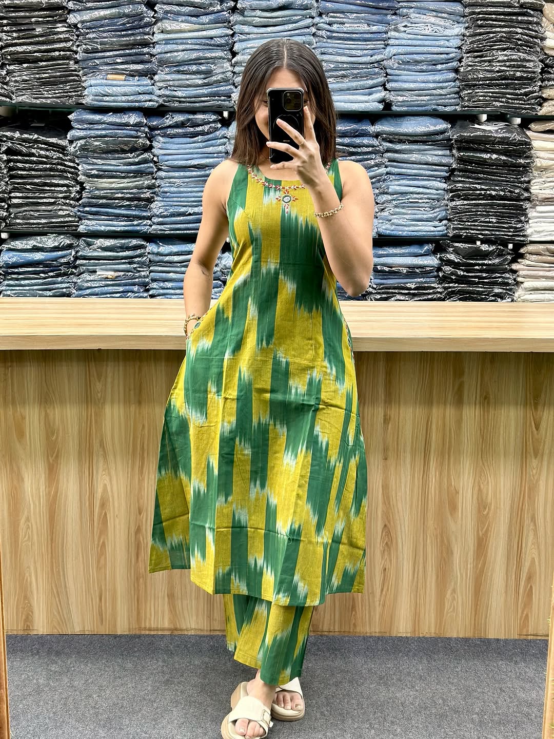 Sleeveless Ikat Print Kurta and Pant Set with Side Pockets